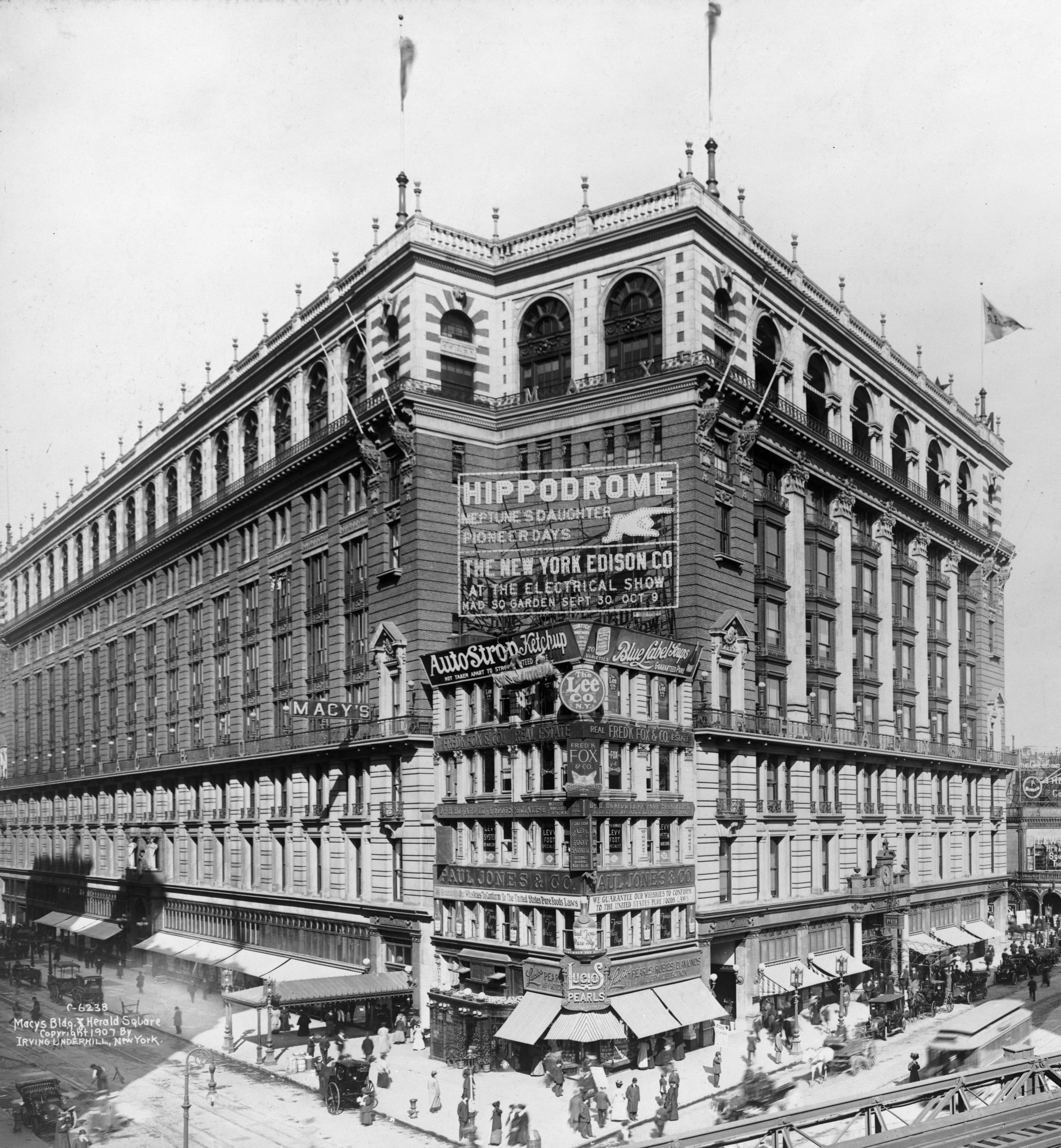 Macy's_Herald_Square_LC-USZ62-123584_crop Macy's_Herald_Square_LC-USZ62-123584_crop